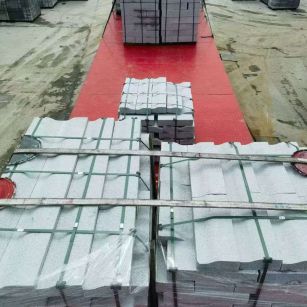 保山 芝麻白仿形加直形路沿石出货日常