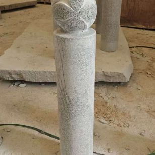 保山 芝麻白花岗岩石材挡车石柱、停车柱、圆柱挡车柱、方柱挡车柱等