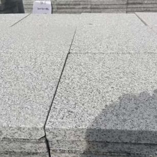 保山 白麻花岗岩石材推荐 荔枝面地铺石