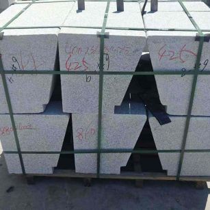 保山 芝麻白异形坐凳，石凳