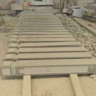 保山 芝麻白异形加工雕刻-栏杆大柱，方柱