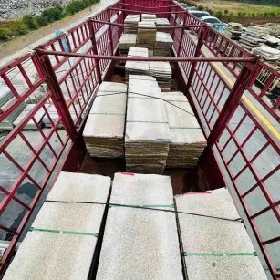 保山 黄金麻花岗岩荔枝面，光面毛板装车完成