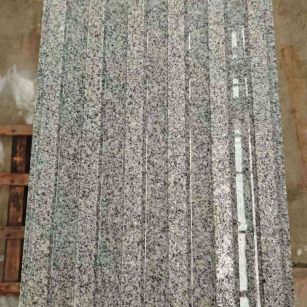 保山 芝麻白花岗岩荔枝面雕刻盲道，盲条