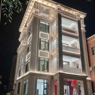 保山 芝麻白花岗岩别墅外墙夜间效果