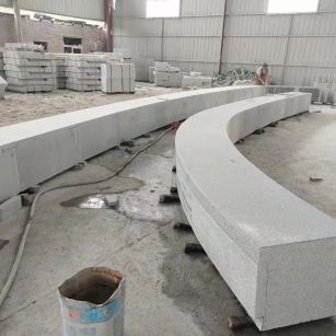 保山芝麻白花岗岩石板材 园林光面弧形坐凳