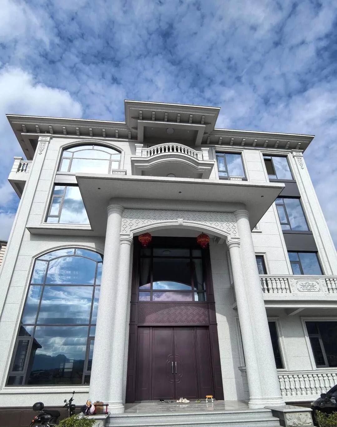 保山白麻别墅外墙干挂石材效果示例