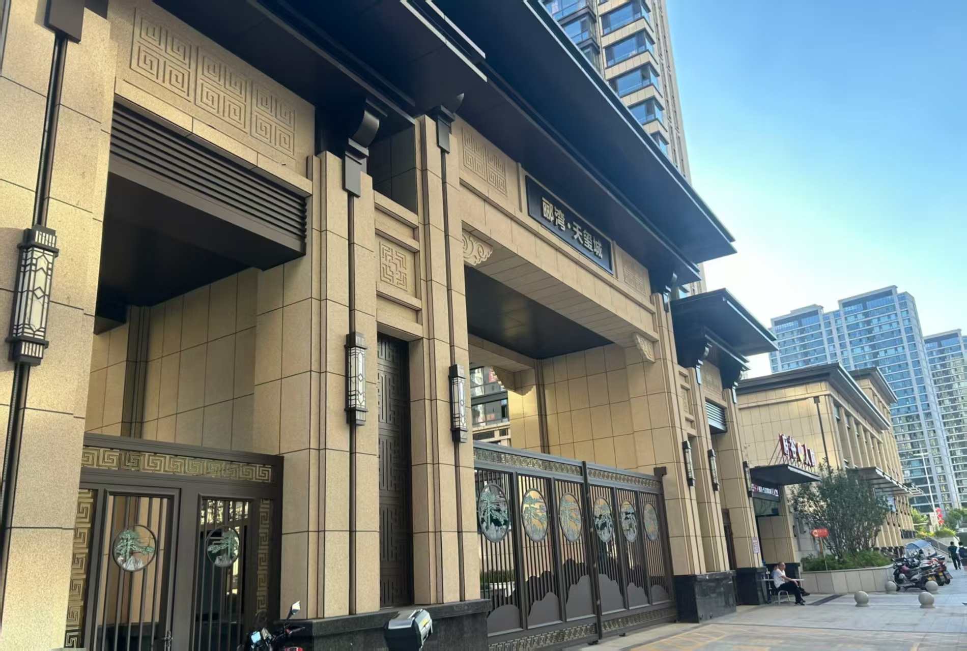 保山 黄金麻花岗岩荔枝面小区门楼外墙干挂