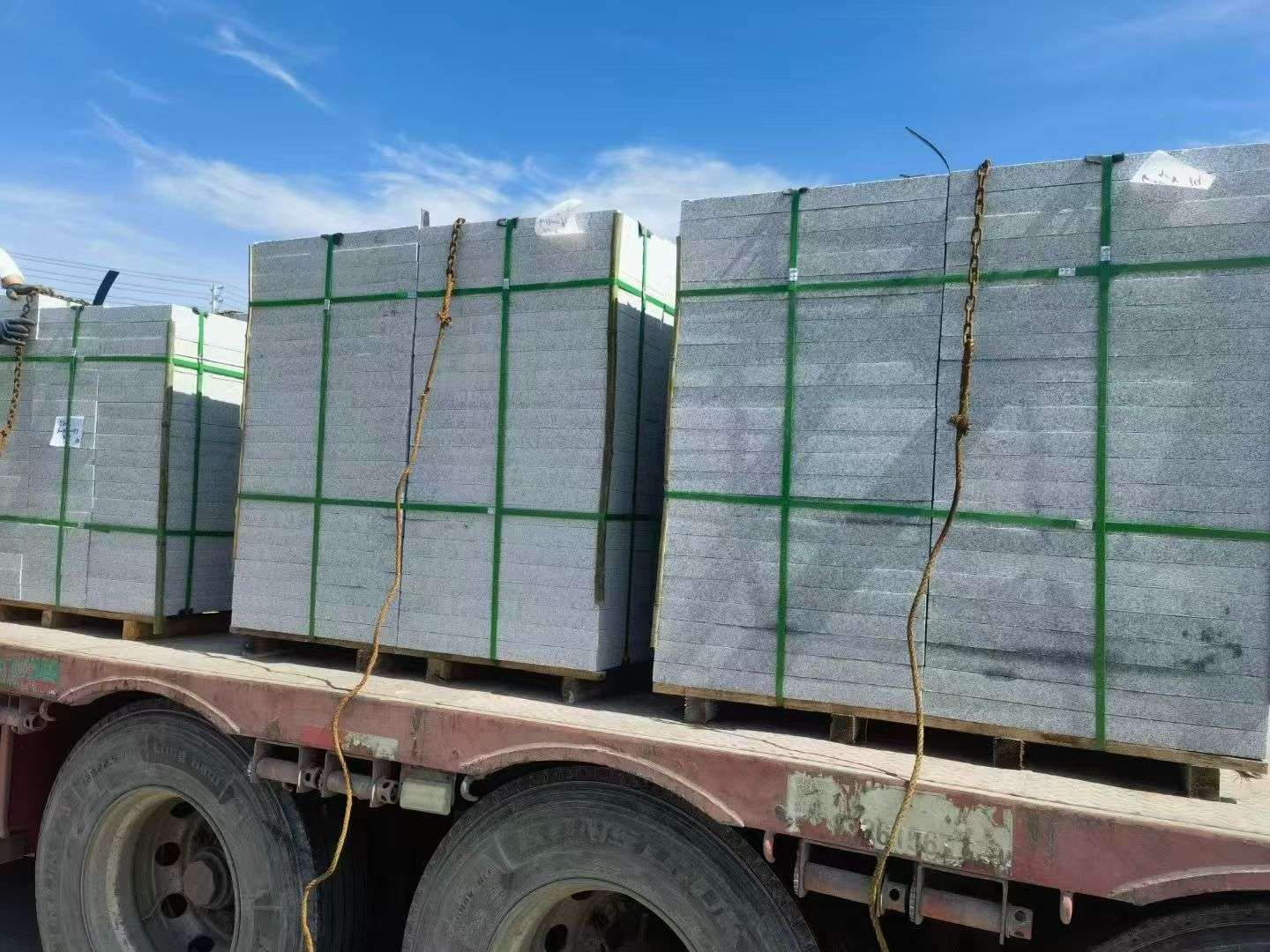 保山 芝麻白花岗岩地铺石装车日常