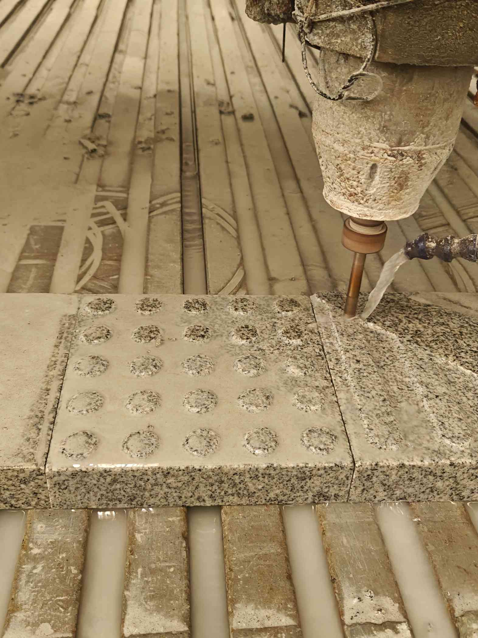 保山 芝麻白花岗岩石材盲人石、盲道石、盲点石