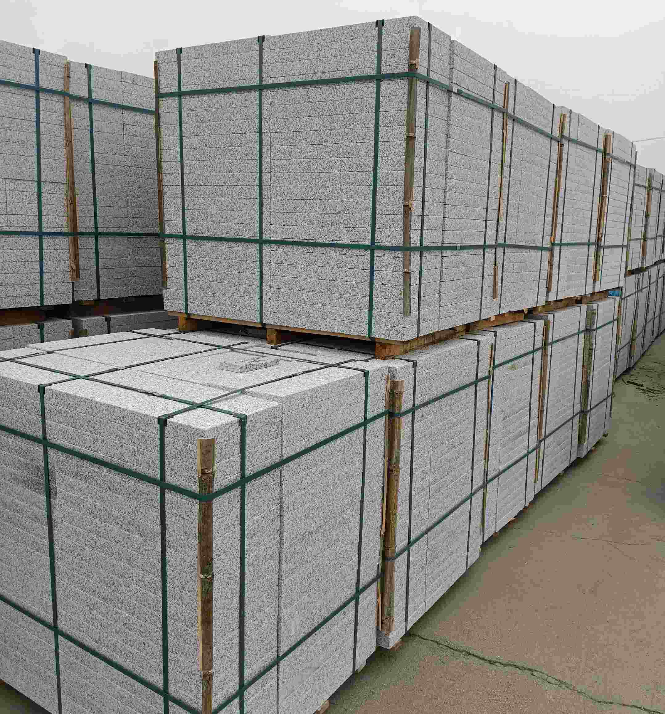 保山 白麻花岗岩石材荔枝面地铺石（300*600*50）