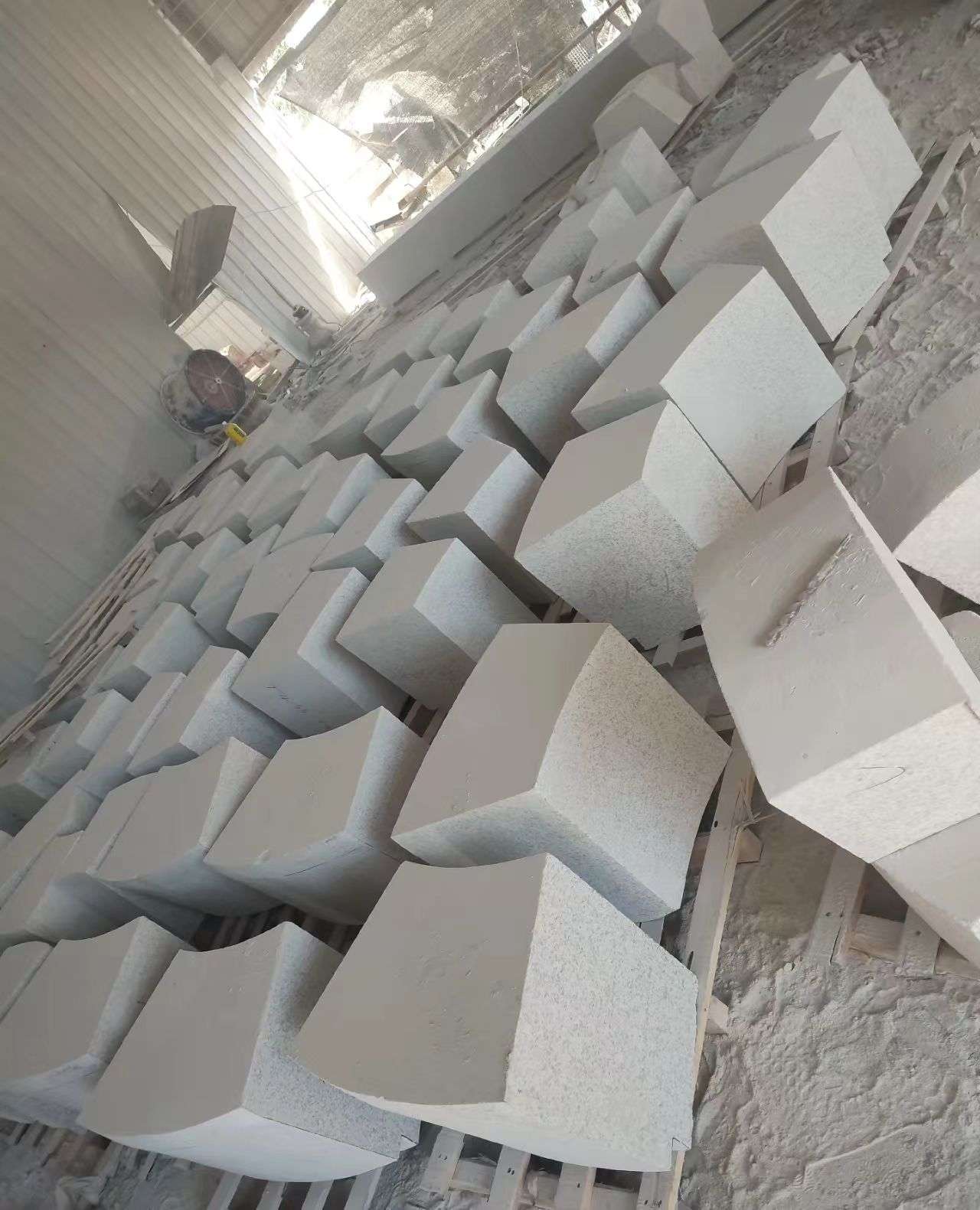 保山 白麻花岗岩异形坐凳