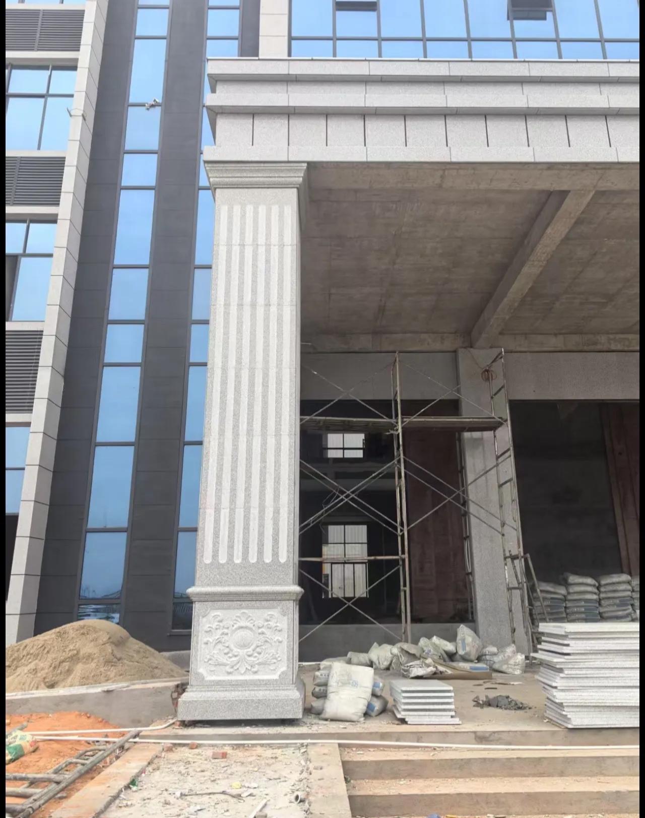 保山 芝麻白光面花岗岩门楼大柱（罗马柱）配雕花底座