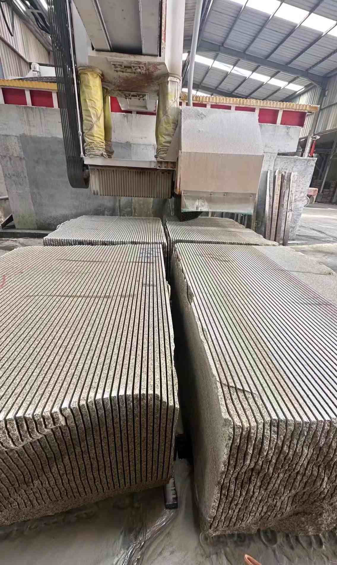 保山 车间生产日常，黄金麻白麻花岗岩