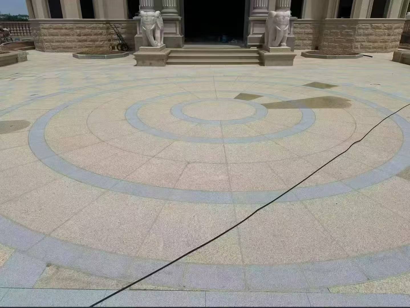 保山 黄金麻芝麻灰花岗岩石材地铺拼接效果