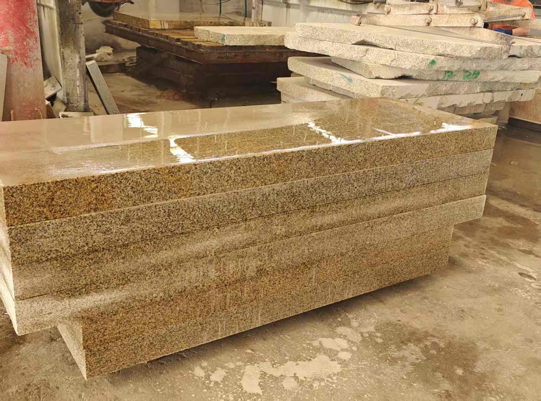 保山 黄金麻栏杆料半成品加工中