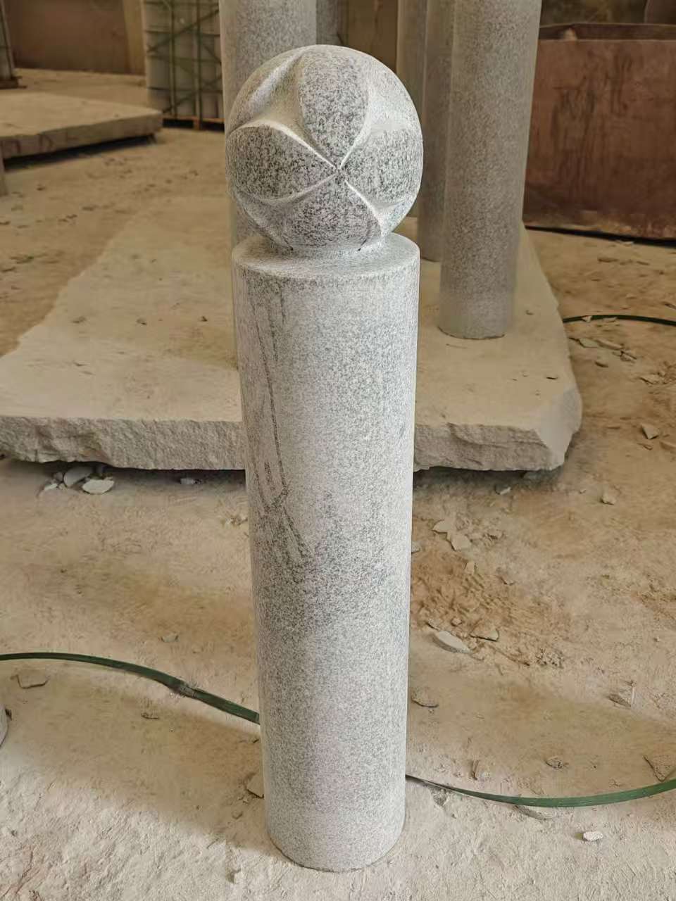 保山 芝麻白花岗岩石材挡车石柱、停车柱、圆柱挡车柱、方柱挡车柱等