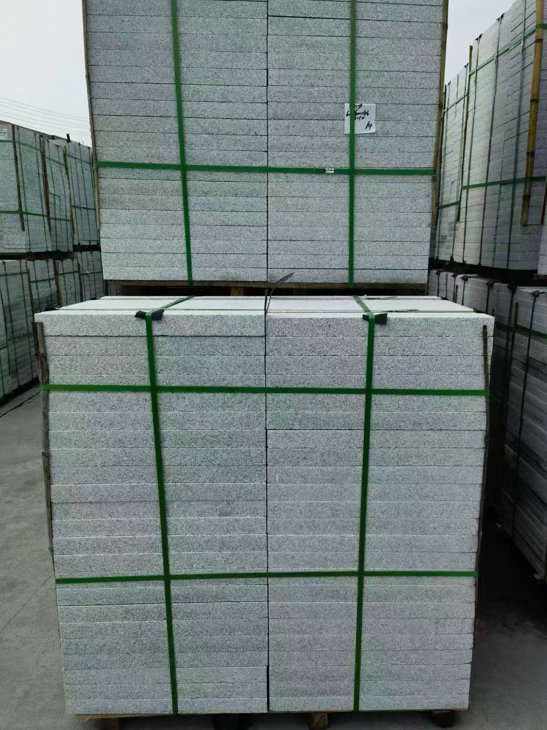 保山 芝麻白火烧，园林广场市政工程地铺石，1.8~5.0厚均有现货