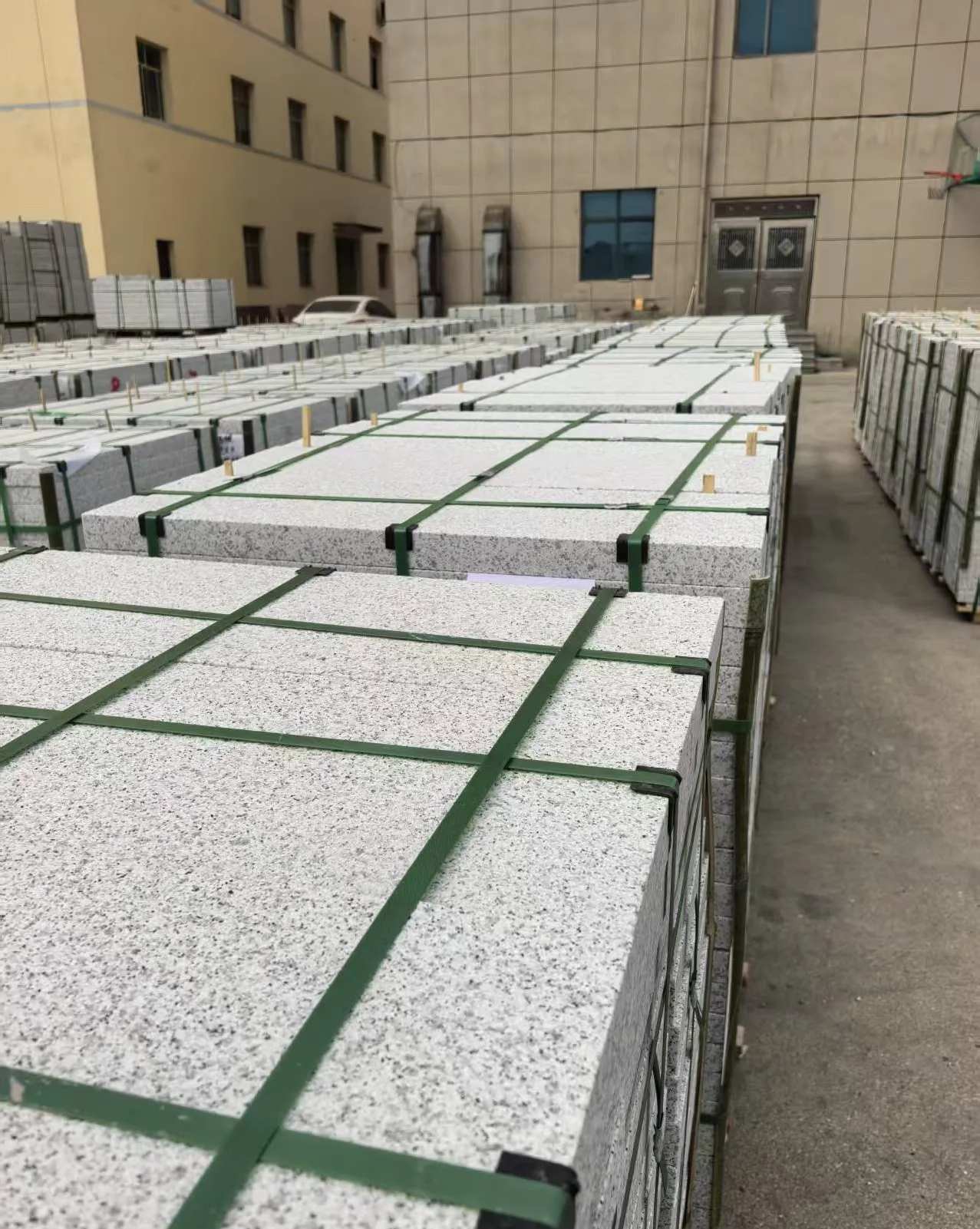 保山 白麻花岗岩5.0公分荔枝面地铺石