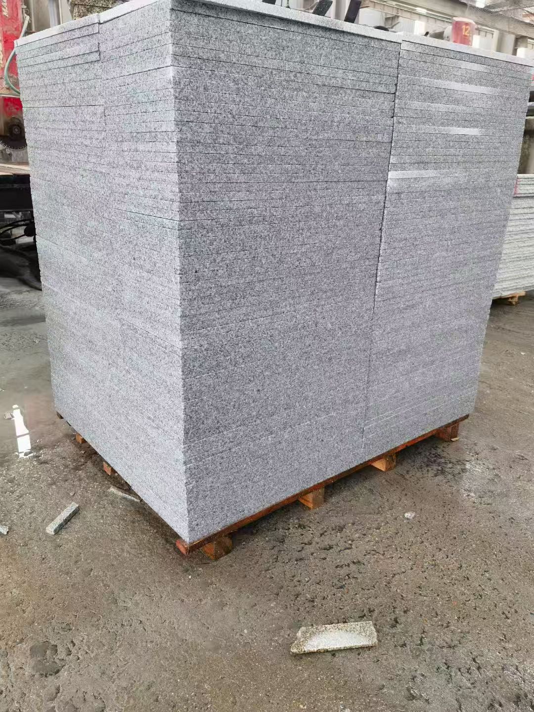 保山 芝麻白火烧面1.8厚300*600地铺石，尺寸标准，厚薄均匀