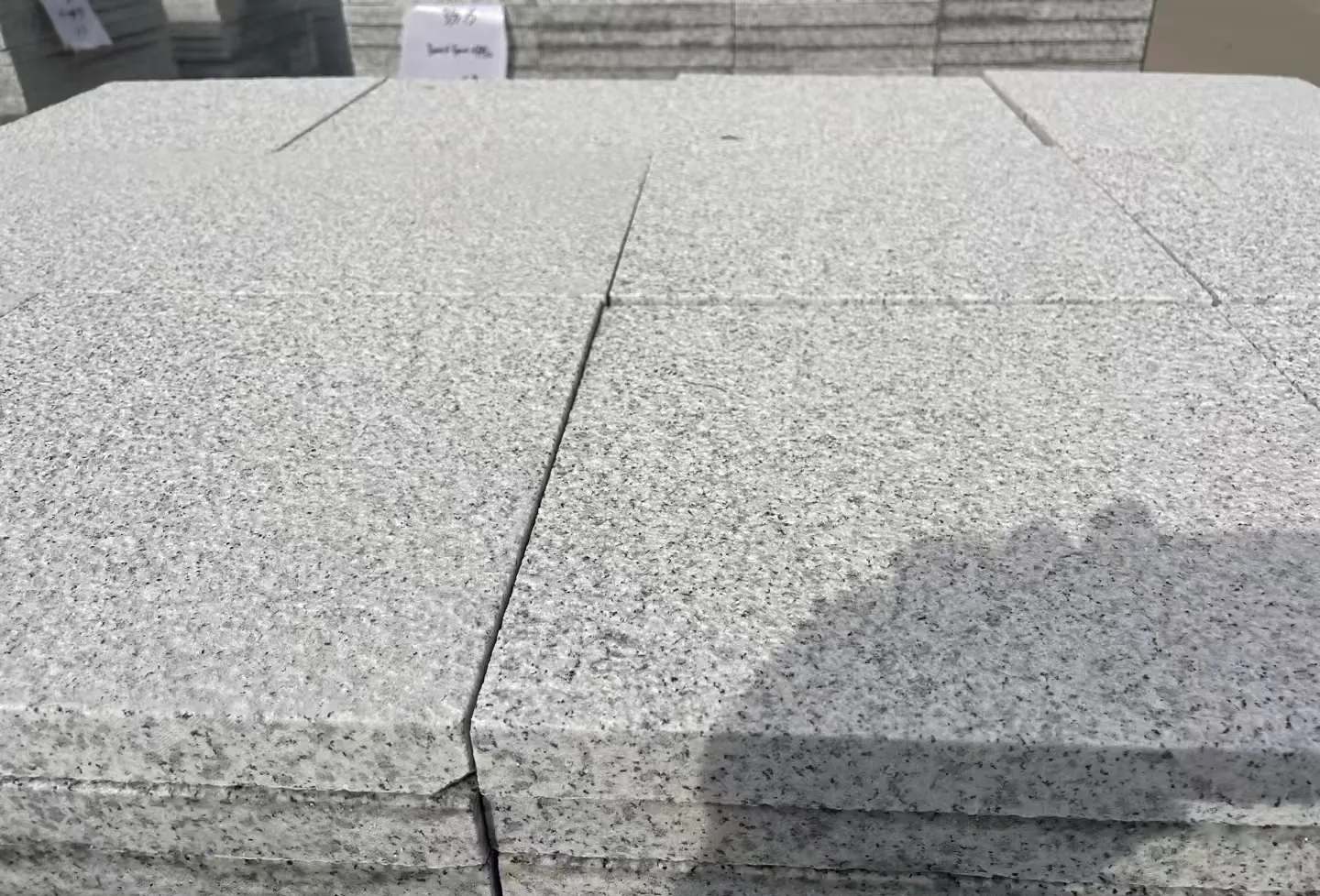 保山 白麻花岗岩石材推荐 荔枝面地铺石