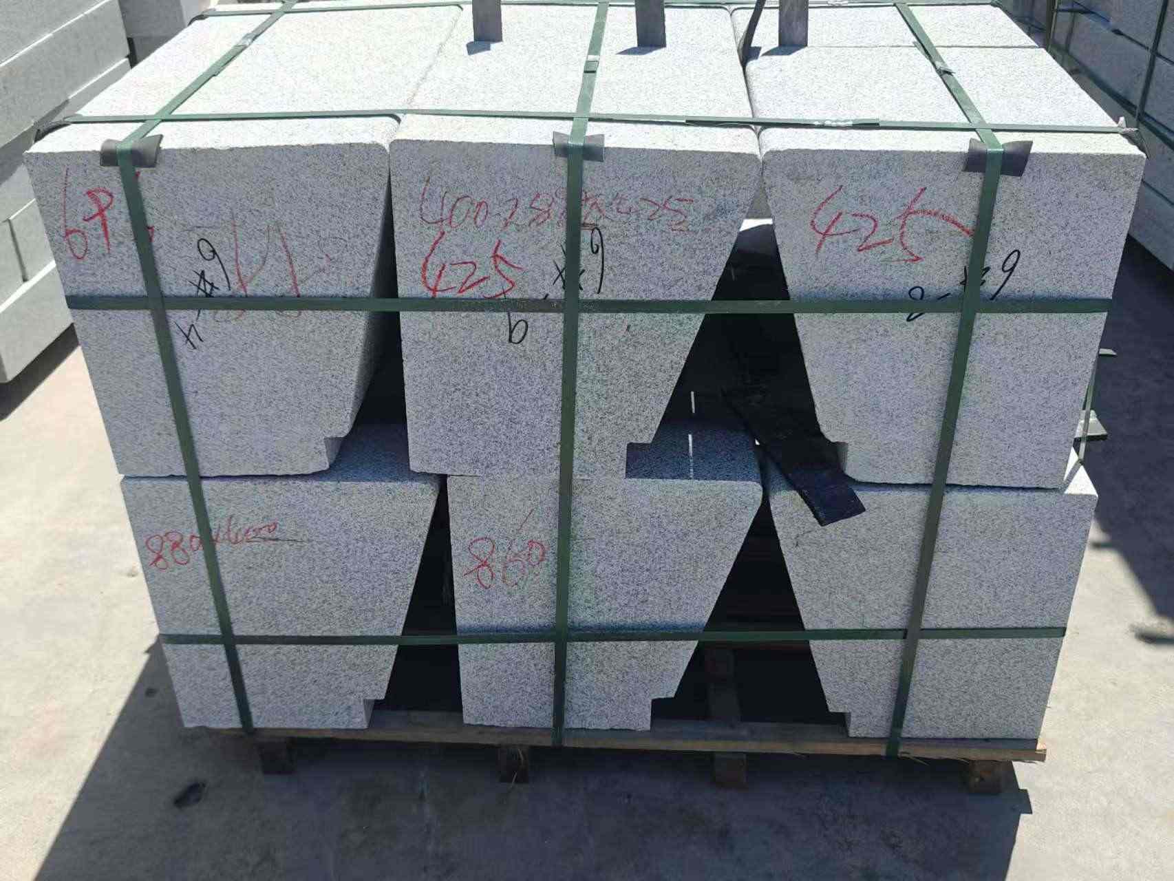 保山 芝麻白异形坐凳，石凳