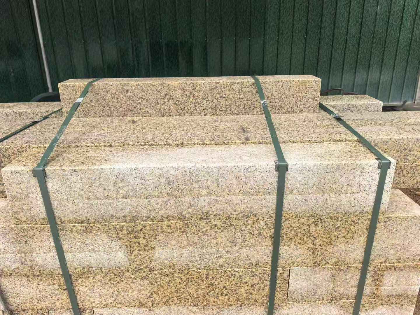 保山 黄金麻花岗岩石材机切面栏杆料半成品