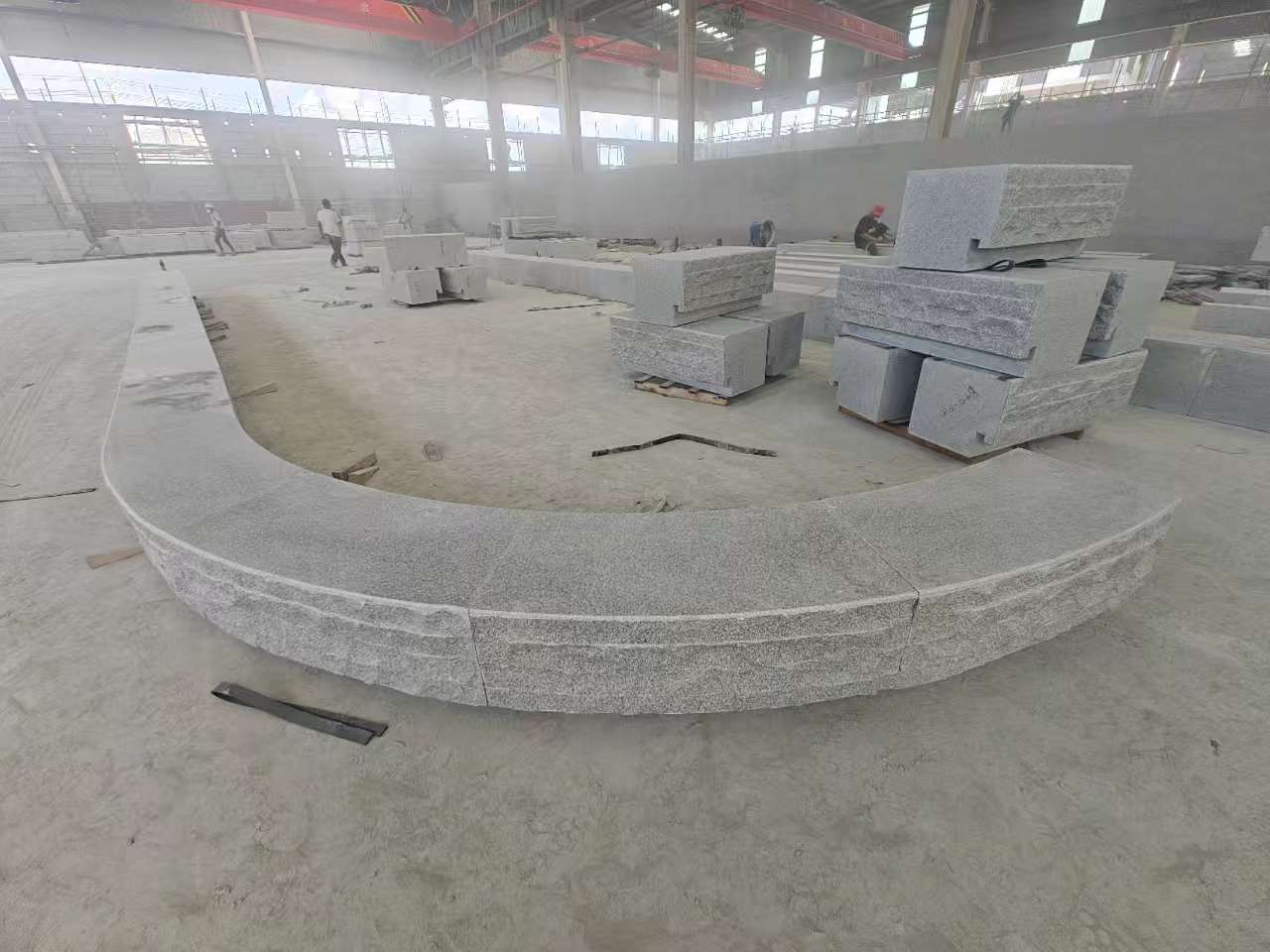 保山 芝麻白异形坐凳，自然面光面弧形加工