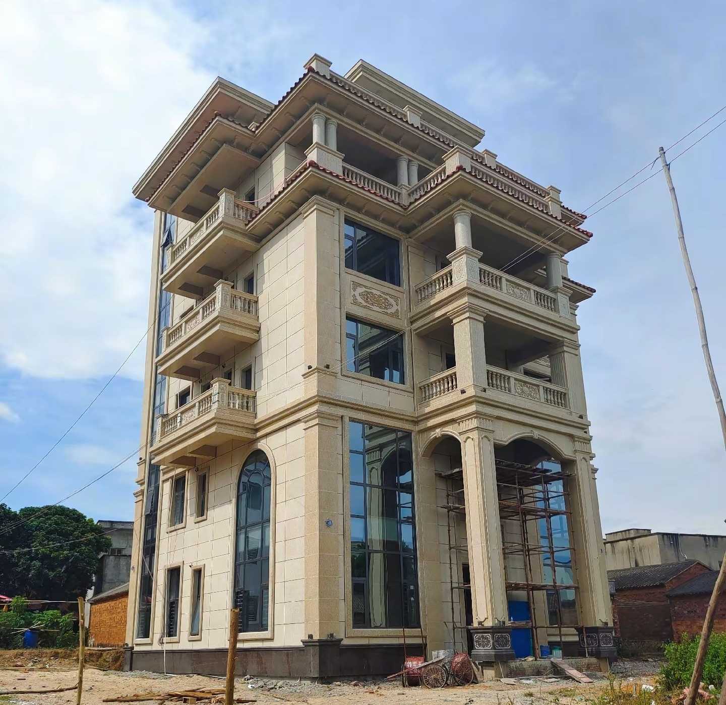 保山 黄金麻花岗岩石材别墅外墙干挂搭配（雕花栏杆花瓶柱门楼罗马柱）