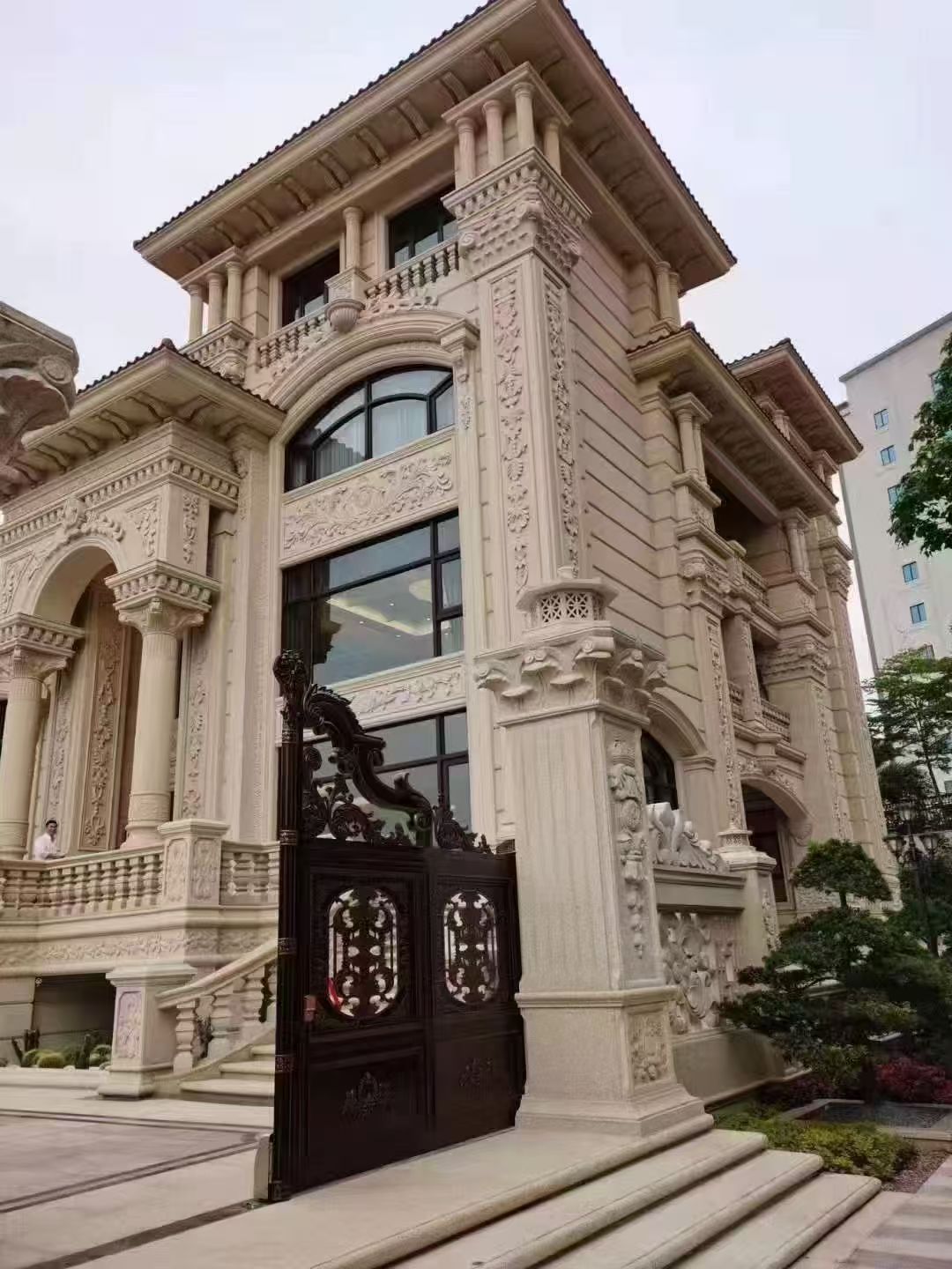 保山 黄金麻花岗岩别墅外墙干挂效果展示